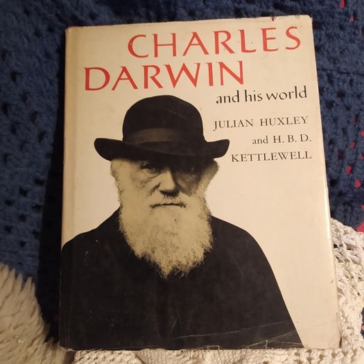 Charles Darwin & his world / Julien Huxley/ 1975