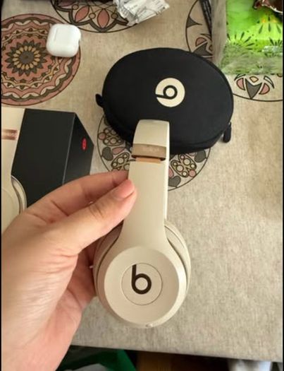 Beats Bluetooth Headphones - Glod