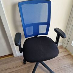 Ergonomic Mesh Office Chair, Fully Adjustable, Ideal for Home Office / Study