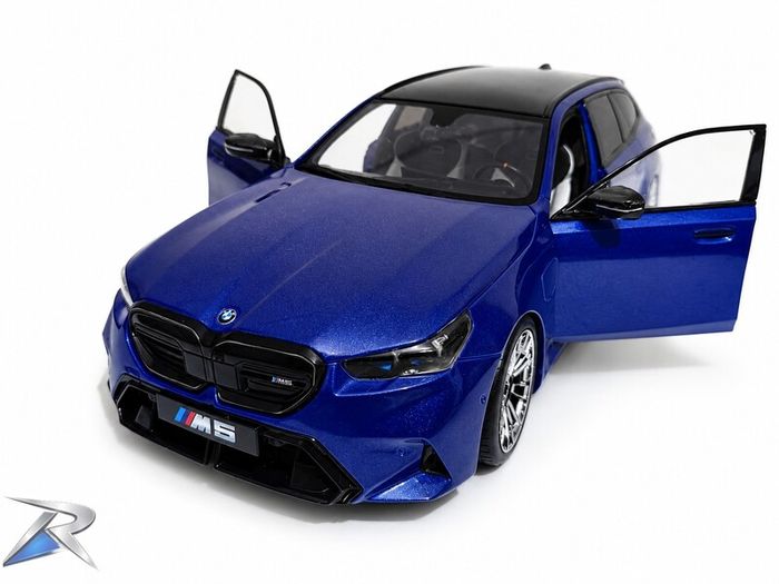 1:18 BMW M5 Touring (G99)