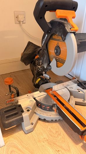 Mitre Saw Evolution 1500W 210mm cordes
