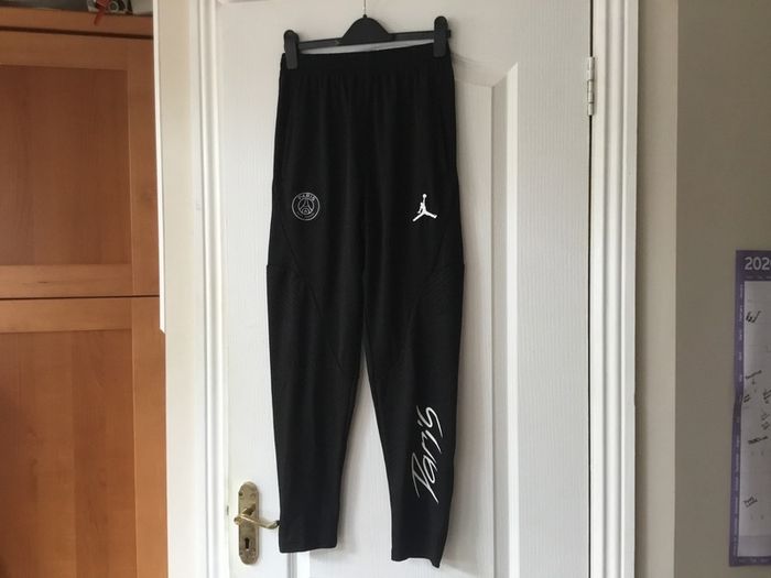 PSG Jordan Mens Tracksuit Black/Grey Size S