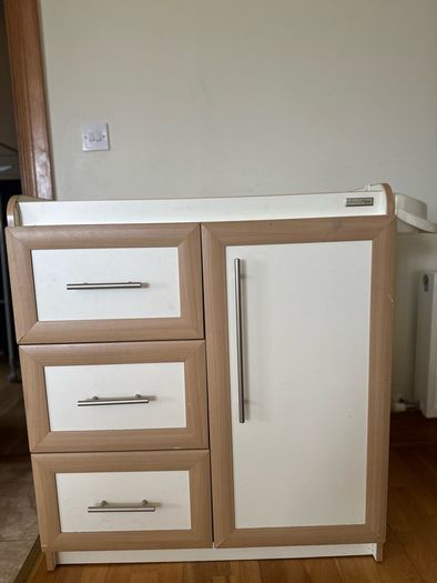 Mamas and papas changing unit
