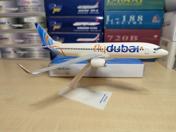Fly Dubai 1:200 scale model airplane, Boeing 737-800 aircraft, NEW, very rare model