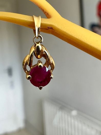 18K gold natural ruby pendant