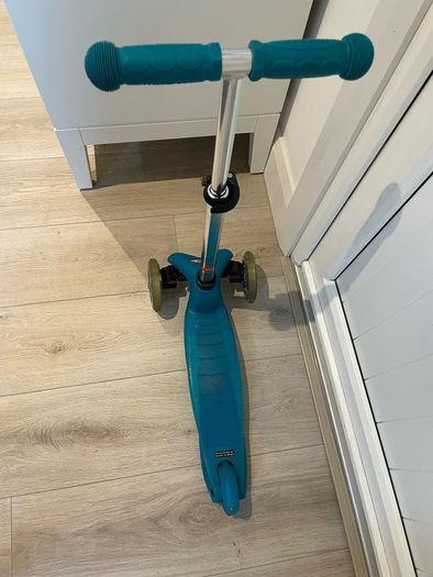 Mini Micro Deluxe Scooter
