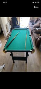 Foldable snooker table