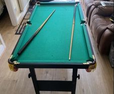 Foldable snooker table