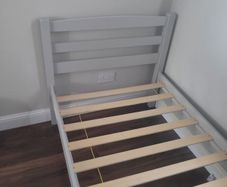 Single bed frame and mattress