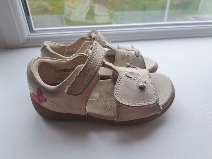 Clarks sandles 6.5F