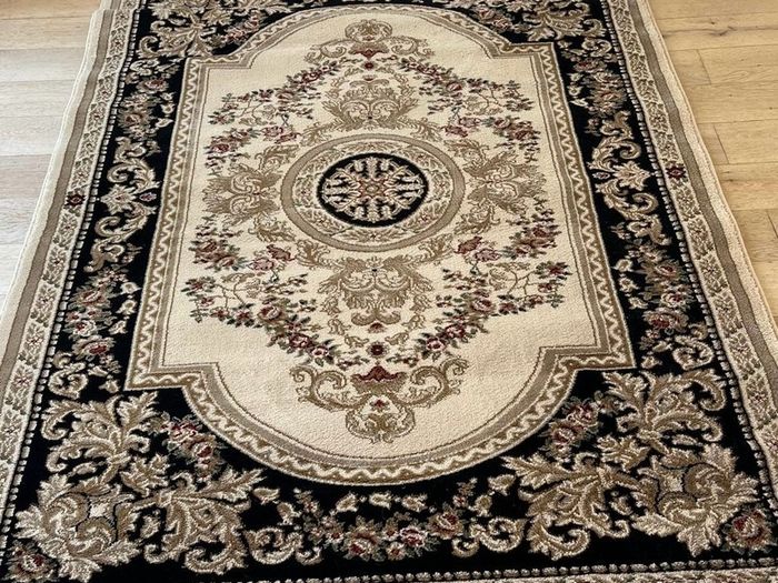 Beautiful and well kept symphony rug  SIZE : 150 x 210