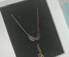 8kt Gold Necklace with 8kt Angel wings