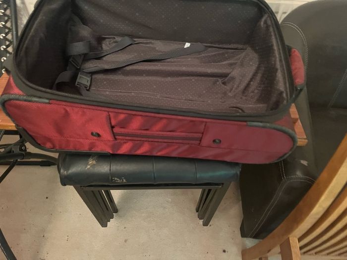 Rolling suitcase