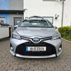 2015 Toyota Yaris Hybrid Luxury Auto