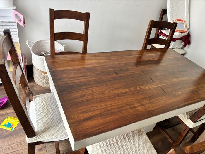 Dining table & 6 chairs