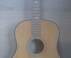 Guitar (38 inches x 14 inches) 3/4 size suits teenagers or small adults