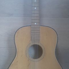 Guitar (38 inches x 14 inches) 3/4 size suits teenagers or small adults