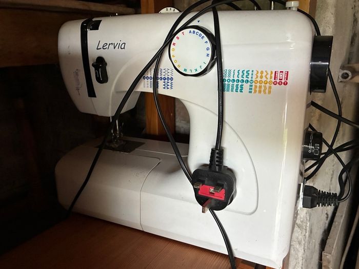 Sewing machine (Lervia)