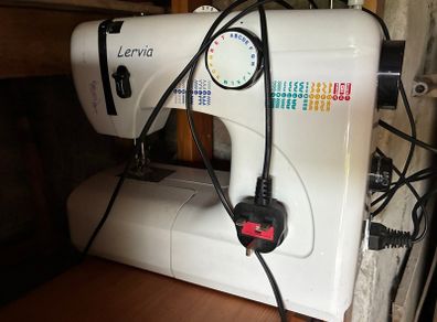 Sewing machine (Lervia)