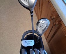 Junior Golf Clubs For 12 Years To 14 Years Male Or Female.MacGregor Right Handed Set In Excellent Condition.