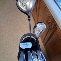 Junior Golf Clubs For 12 Years To 14 Years Male Or Female.MacGregor Right Handed Set In Excellent Condition.