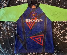 Handsigned Peter Schmeichel Manchester United 1994-96 goalkeeper jersey