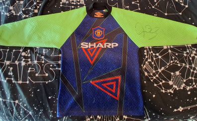 Handsigned Peter Schmeichel Manchester United 1994-96 goalkeeper jersey