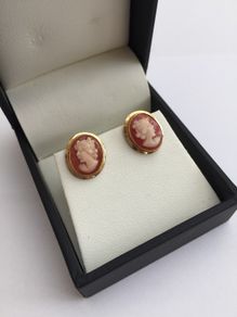 Vintage 18ct Yellow Gold Cameo Stud Earrings