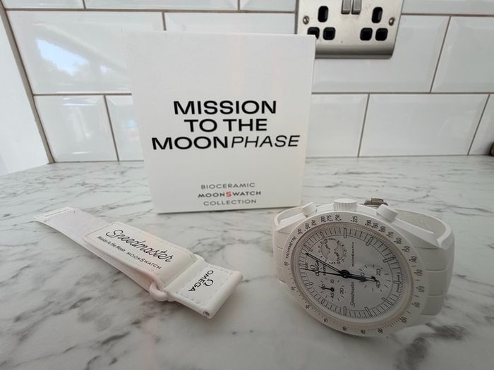 omega Moonswatch Mission to the Moonphase Snoopy