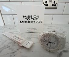 omega Moonswatch Mission to the Moonphase Snoopy
