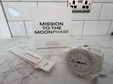 omega Moonswatch Mission to the Moonphase Snoopy