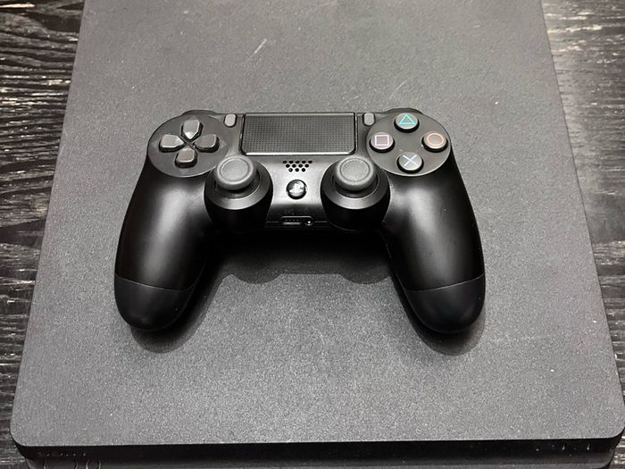 PS4 Slim Bundle ,Controller, Headset & 5 Games