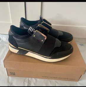 Womens trainers