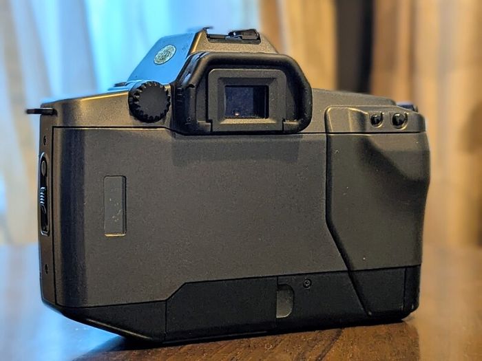 Canon EOS 600 35mm Film Camera (not 620 / 650)