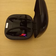 Wireless sports earphones with charging case