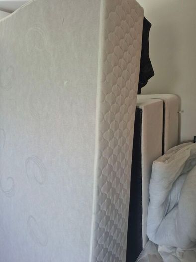 Single bed base and mattress