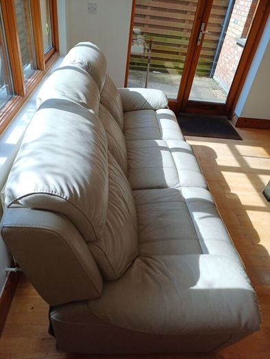 Leather Couch excellent condition