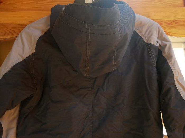 Boys jacket. Age 10 yrs/140cm. Dark grey.