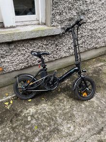 PRICE IS MEANT TO BE 250 bought for 500 fiido d3 older version so goes 30km/h in rocket mode.