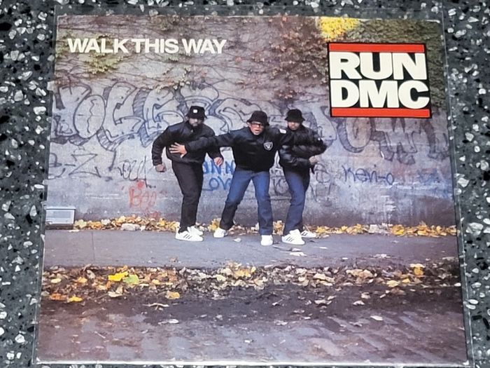 Run DMC - Walk This Way (7" vinyl single)