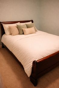 sleigh bed
