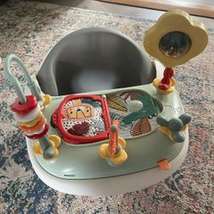Snug floor seat with activity tray
