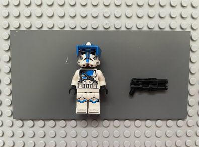 lego star wars sw1247 Clone Heavy Trooper, 501st Legion (Phase 2) minifigure- White Arms, Blue Visor, Backpack, Nougat Head, Helmet with Holes