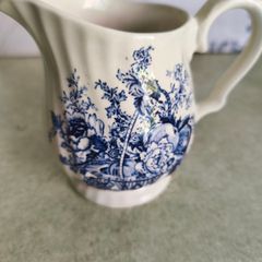 Small cream or milk pot by myott Made in England Pattern The Hunter Height 9 cm