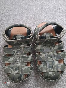 boy's sandals. Size 8/26