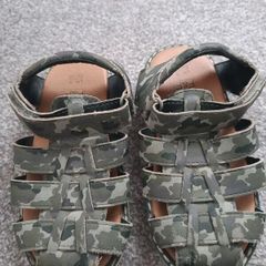 boy's sandals. Size 8/26
