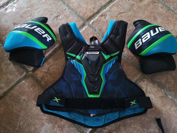 Full set of inline/roller hockey gear