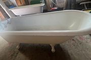 Elegant Antique Original Cast-Iron Bath (6ft)