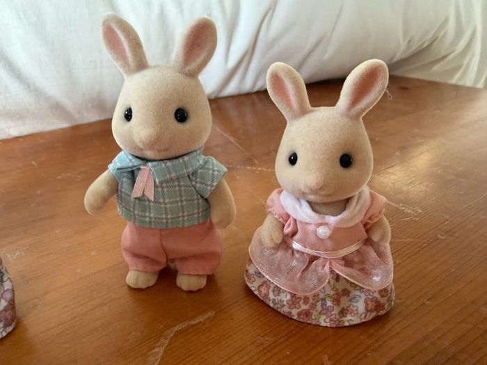Sylvanian Families Milk Rabbit Family (Calico Critters) - Set of 4