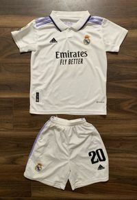 Real Madrid Jersey: 28" - Vino Jr.